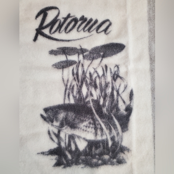 Rusk & Finch Wool Lap Knee Salmon Rotorua New Zealand Blanket Throw - Picture 5 of 7